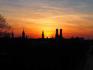 Immobilien München Skyline im Sonnenuntergang